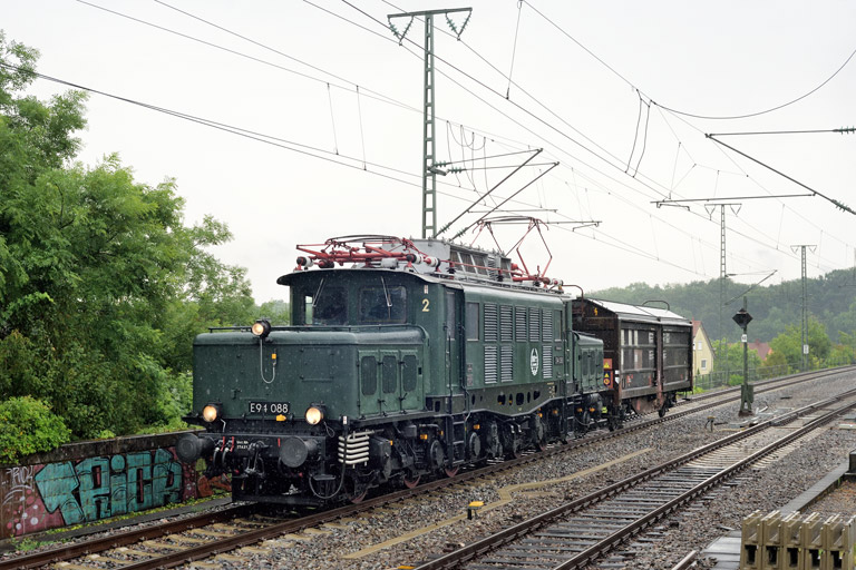 194 088 mit DBZ 74209 bei km 16,8 (Juni 2023)
