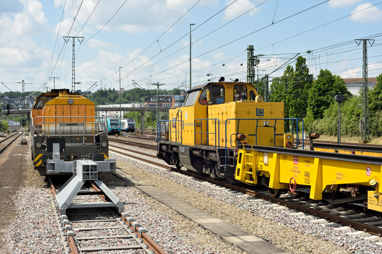 4125 003 und 214 008 bei km 15,6 (Juni 2023)