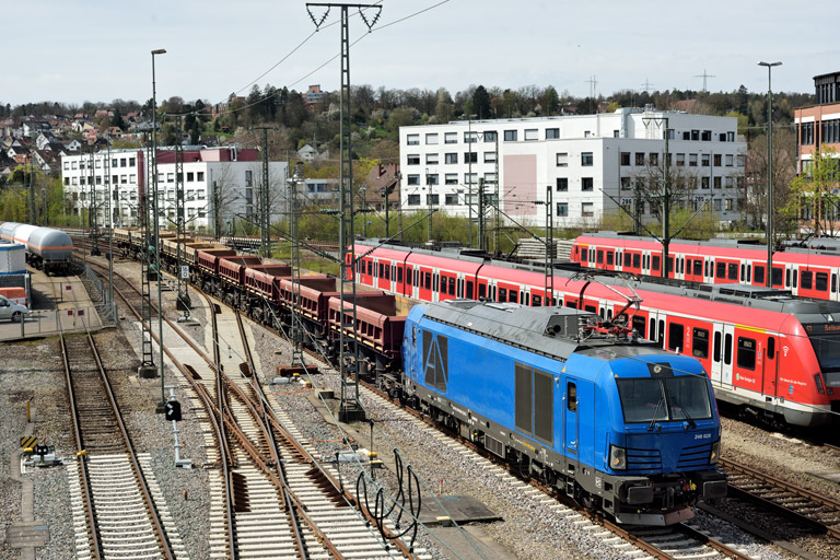 248 028 mit DGV 91478 bei km 16,0 (April 2023)