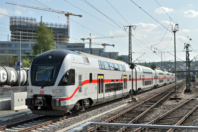 4010 106 als IC 186 bei km 15,6 (Mai 2023)