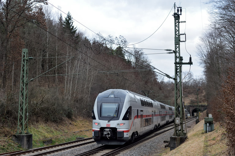 4010 106 als IC 188 bei km 18,0 (Dezember 2023)