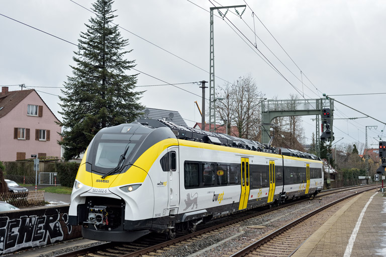 563 002 als DbZ 73913 bei km 16,8 (Dezember 2023)