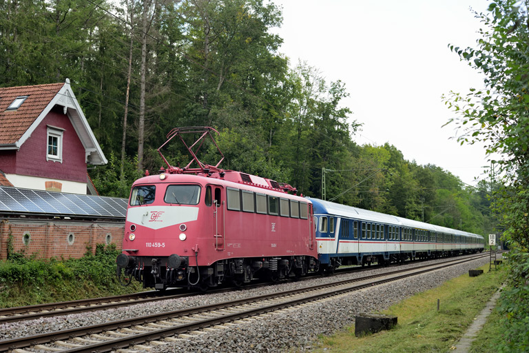 110 459 mit DLr 83272 bei km 18,2 (September 2024)