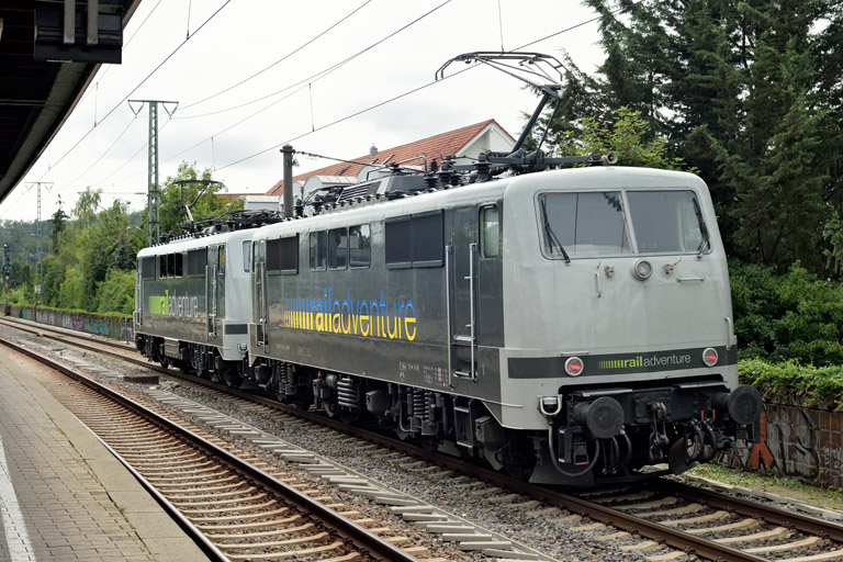 111 029 und 111 082 als Tfzf 92907 bei km 16,8 (September 2024)