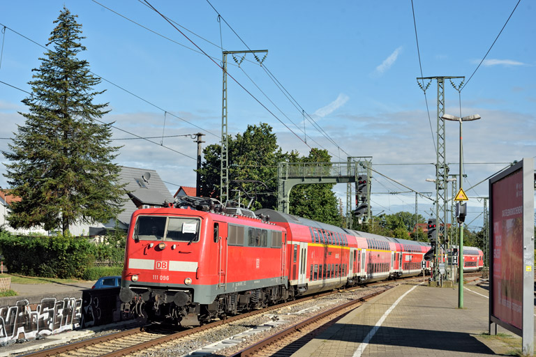 111 096 mit RE 21756 bei km 16,8 (August 2024)