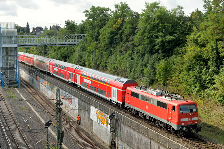 111 096 mit RE 21757 bei km 14,0 (August 2024)
