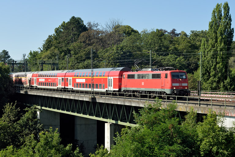 111 096 mit RE 21759 bei km 14,6 (August 2024)
