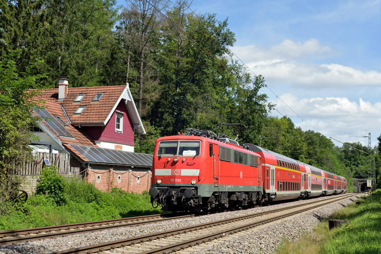 111 096 mit RE 21764 bei km 18,2 (August 2024)