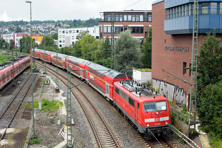 111 096 mit RE 21765 bei km 16,0 (August 2024)