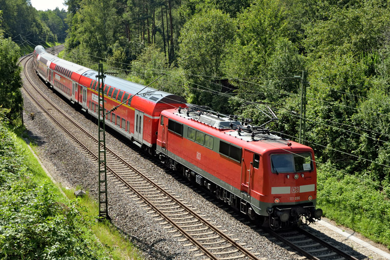 111 096 mit RE 21770 bei km 19,2 (August 2024)