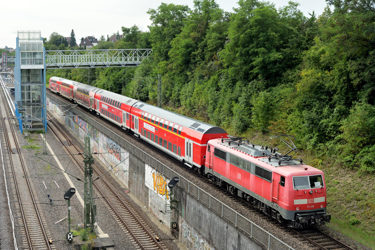 111 189 mit RE 21758 bei km 14,0 (August 2024)