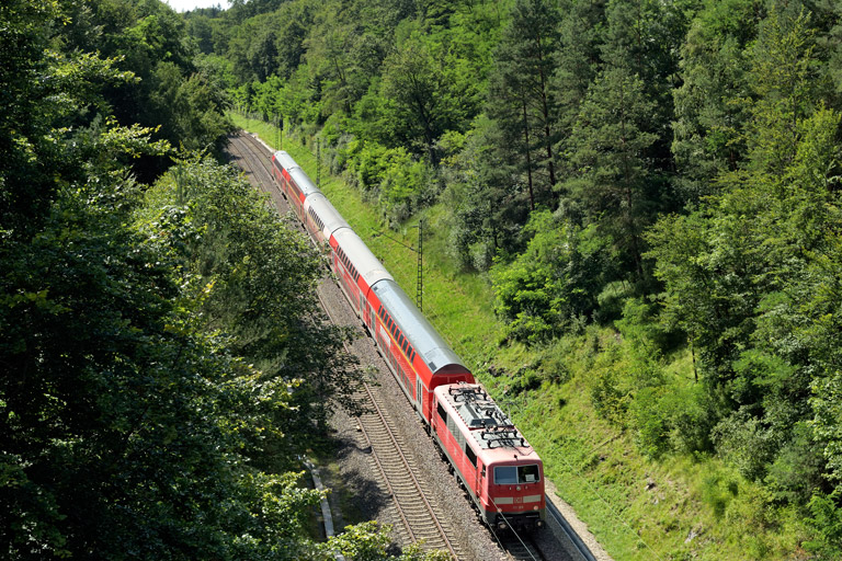 111 189 mit RE 21770 bei km 20,8 (August 2024)