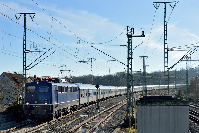 115 261 mit DLr 81342 bei km 16,8 (November 2024)