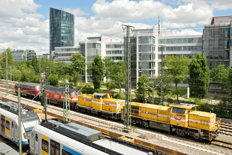 1277 018, 212 107, 225 079 und 215 018 bei km 15,8 (Juli 2024)