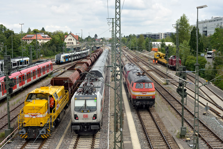 147 577 mit IC 2384, 1277 803, 225 079, 215 018 und 212 133 bei km 15,8 (Juli 2024)