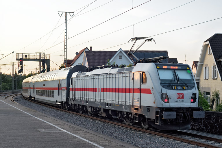 147 580 mit IC 2382 bei km 16,8 (Juni 2024)