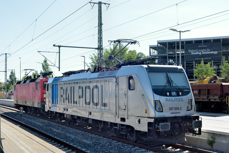 187 006 und 143 348 bei km 15,4 (Juli 2024)