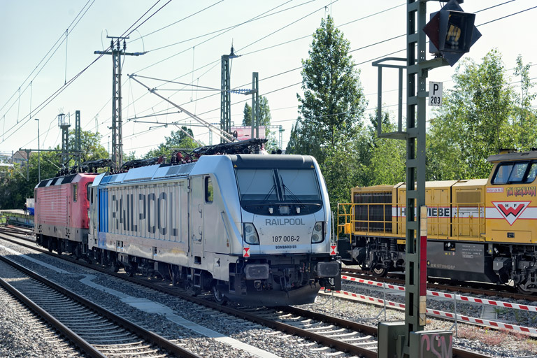 143 348 und 187 006 bei km 15,4 (Juli 2024)