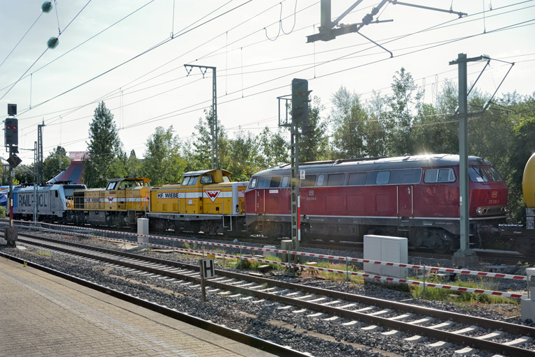 187 006, 1277 018, 212 107 und 215 018 bei km 15,4 (Juli 2024)