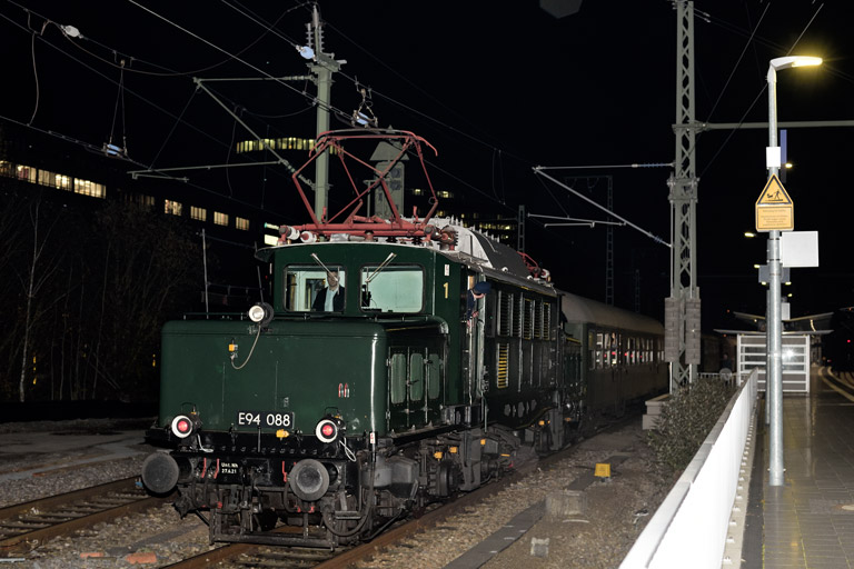 194 088 mit DPE 94089 bei km 15,6 (November 2024)