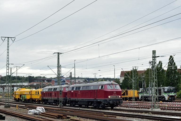 215 018, 215 025 und 1272 205 bei km 15,8 (September 2024)