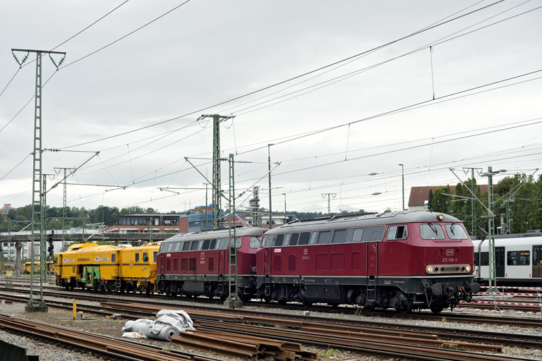 215 018 und 215 025 bei km 15,8 (September 2024)
