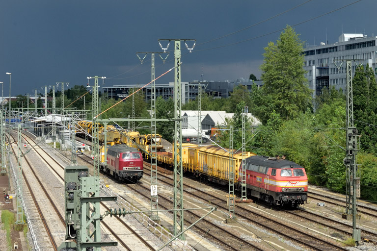 225 079 und 215 018 bei km 15,8 (Juli 2024)
