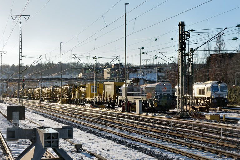 4185 026 und HGK DE 671 bei km 15,8 (Januar 2024)
