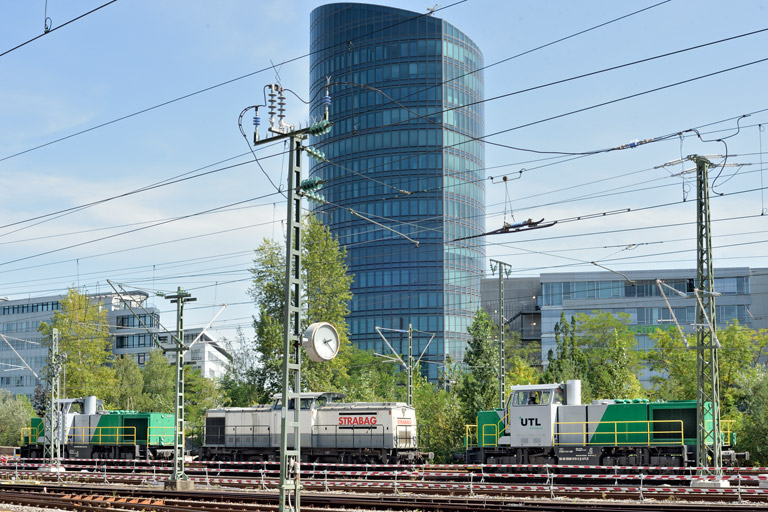 580 010, 203 166 und 580 009 bei km 15,8 (August 2024)