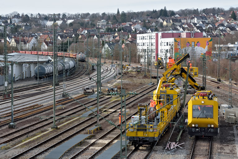 703 108 und 703 107 bei km 16,0 (Februar 2024)