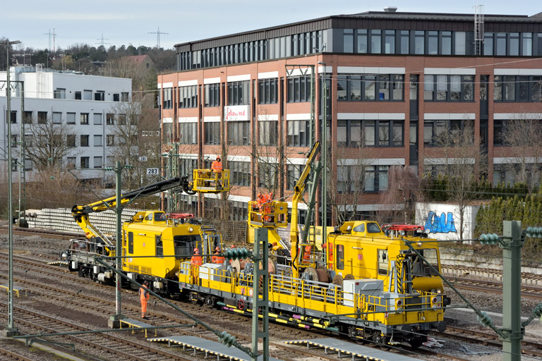703 108 und 703 107 bei km 16,0 (Februar 2024)