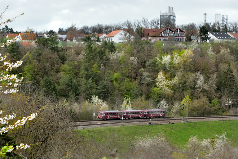 798 469, 998 417 und 998 554 bei km 13,4 (April 2024)