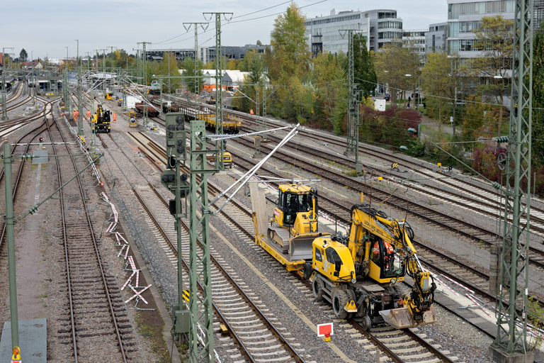 Zweiwegebagger bei km 15,8 (Oktober 2024)