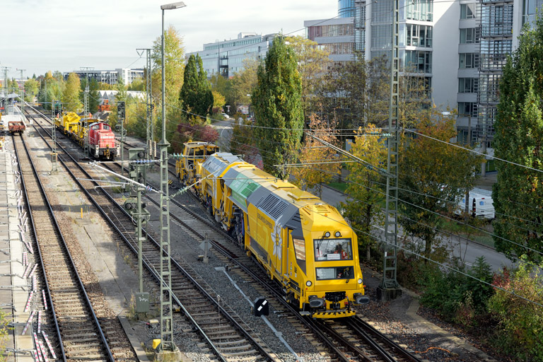 Stopf- und Planiermaschinenzug bei km 15,8 (Oktober 2024)