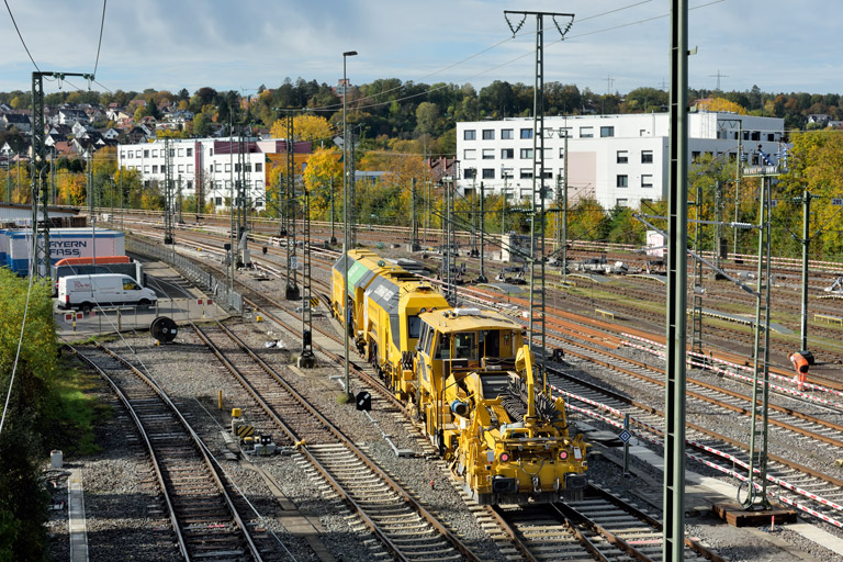 Stopf- und Planiermaschinenzug bei km 16,0 (Oktober 2024)