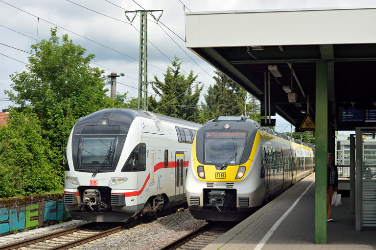4010 107 als IC 388 und 3442 200 als RE 17631 bei km 16,8 (Juli 2024)