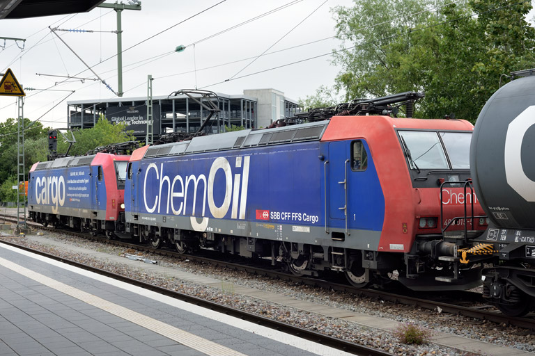 482 009 und 482 015 bei km 15,6 (Mai 2024)