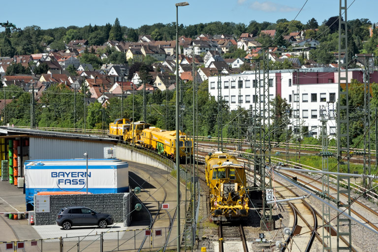 Stopf- und Planiermaschinenzug bei km 16,0 (Juli 2024)