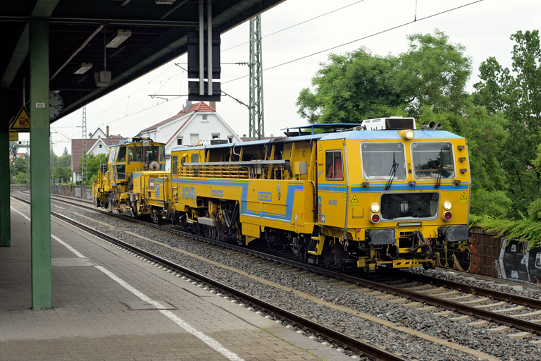 Stopf- und Planiermaschinenzug bei km 16,8 (Juni 2024)