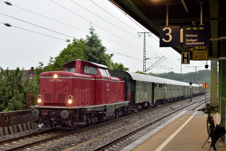 >V100 2084 bei km 16,8 (Juni 2024)