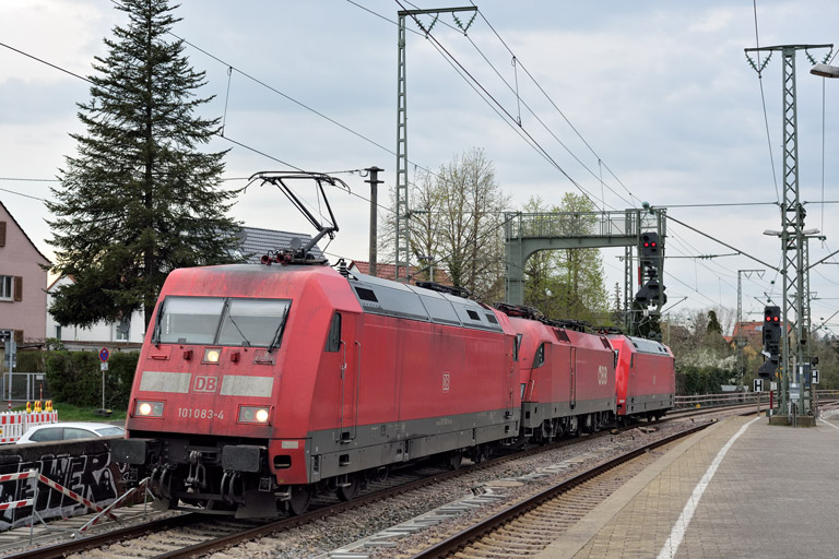 101 083, &Ouml;BB 1116 136 und 101 067 bei km 16,8 (April 2025)