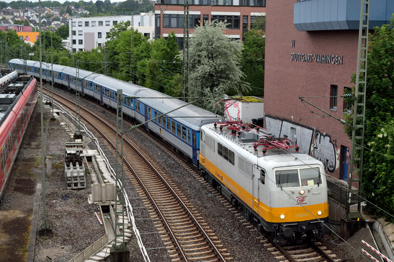 111 049 mit RE 1827 bei km 16,0 (Juni 2025)