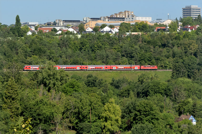 111 096 mit RE 19910 bei km 13,2 (August 2025)