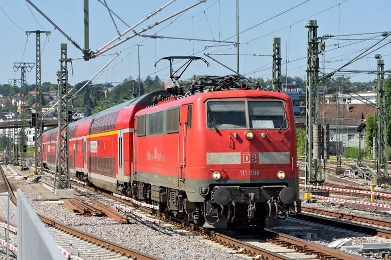 111 096 mit RE 19912 bei km 15,6 (August 2025)