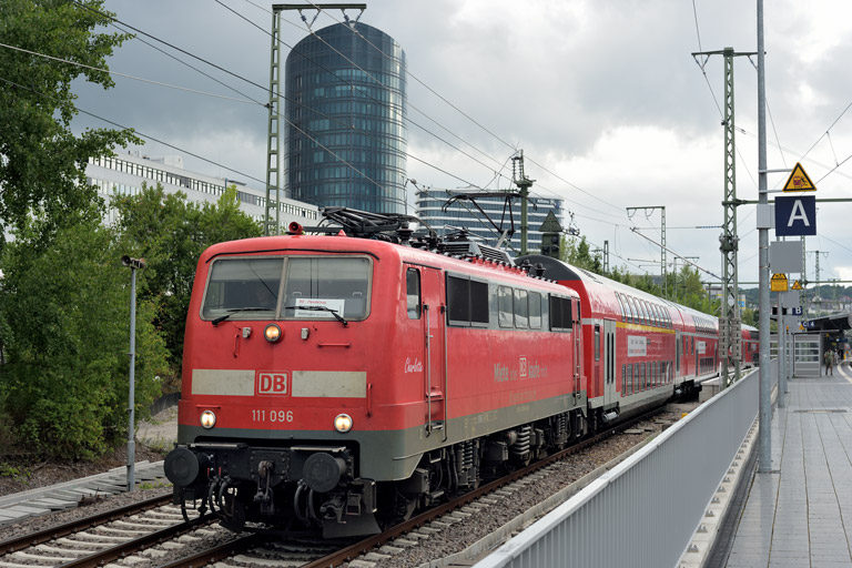 111 096 mit RE 19926 bei km 15,6 (Juli 2025)