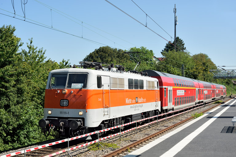 111 111 mit RE 19920 bei km 14,2 (August 2025)