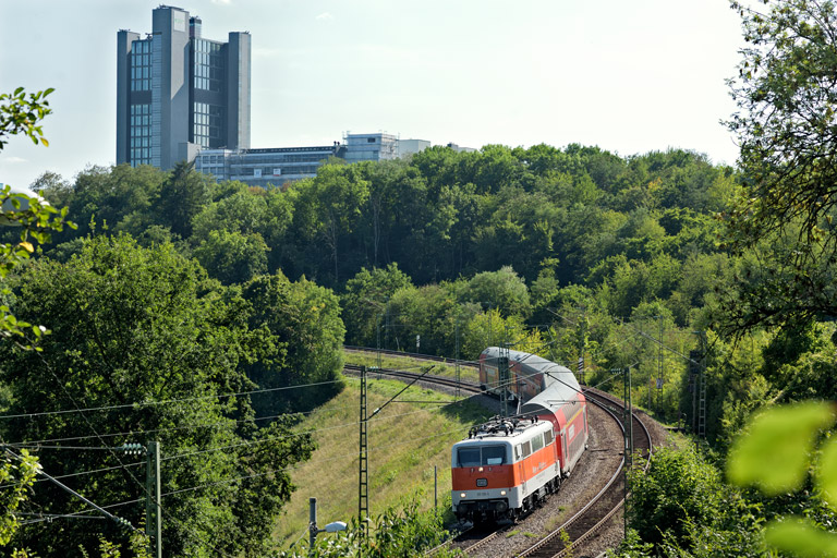 111 111 mit RE 19922 bei km 13,4 (August 2025)