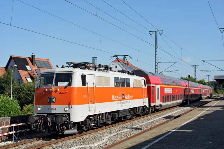 111 111 mit RE 19924 bei km 16,8 (August 2025)