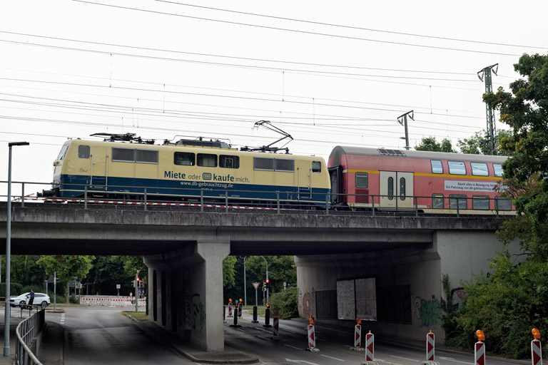 111 174 mit RE 19908 bei km 16,4 (August 2025)