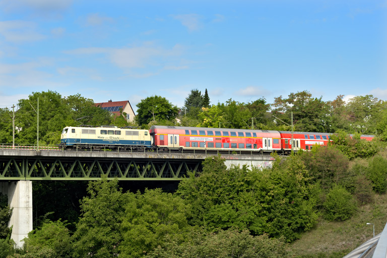 111 174 mit RE 19911 bei km 14,6 (August 2025)